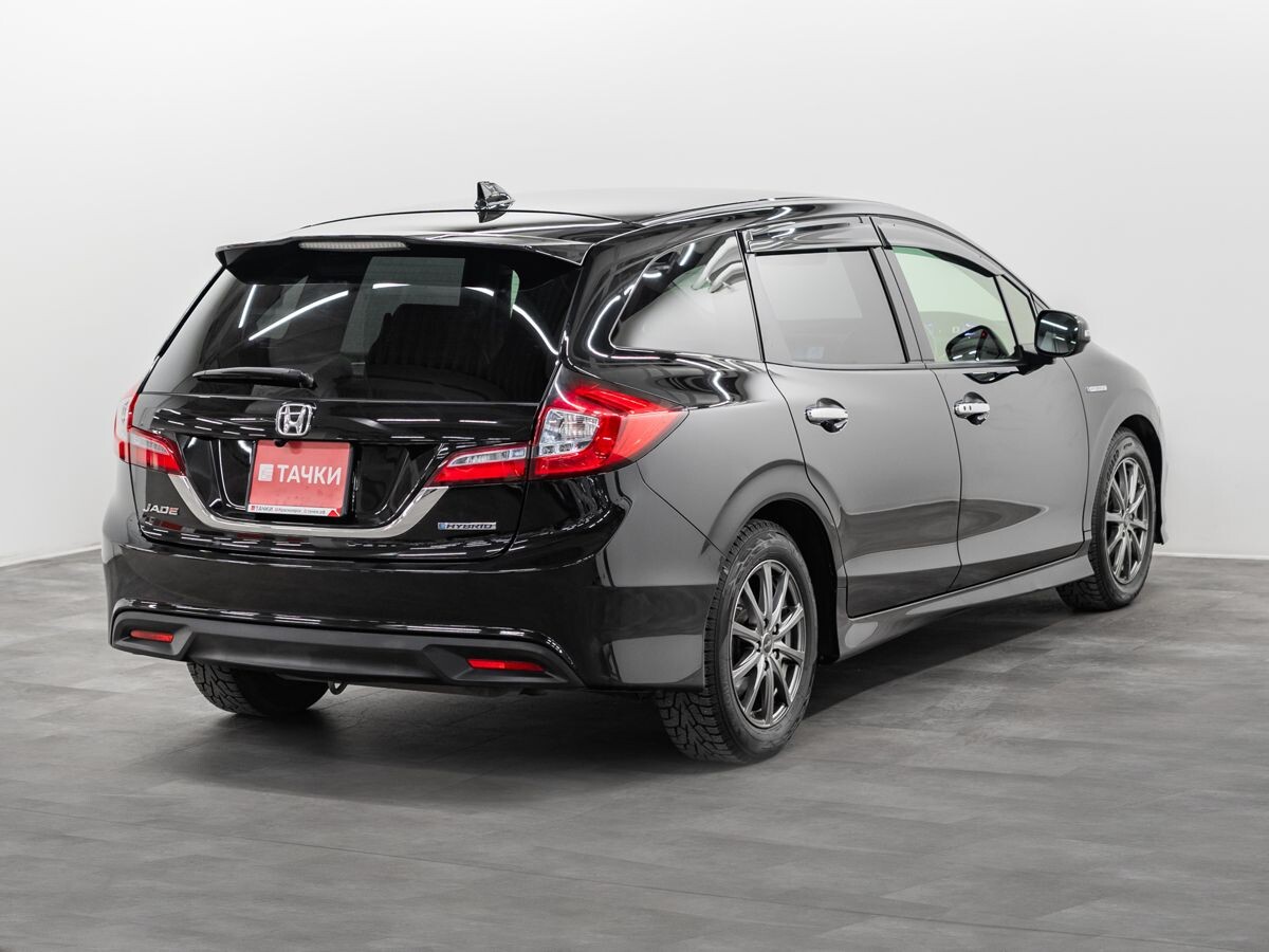 Honda Jade 2017 - фото автомобиля