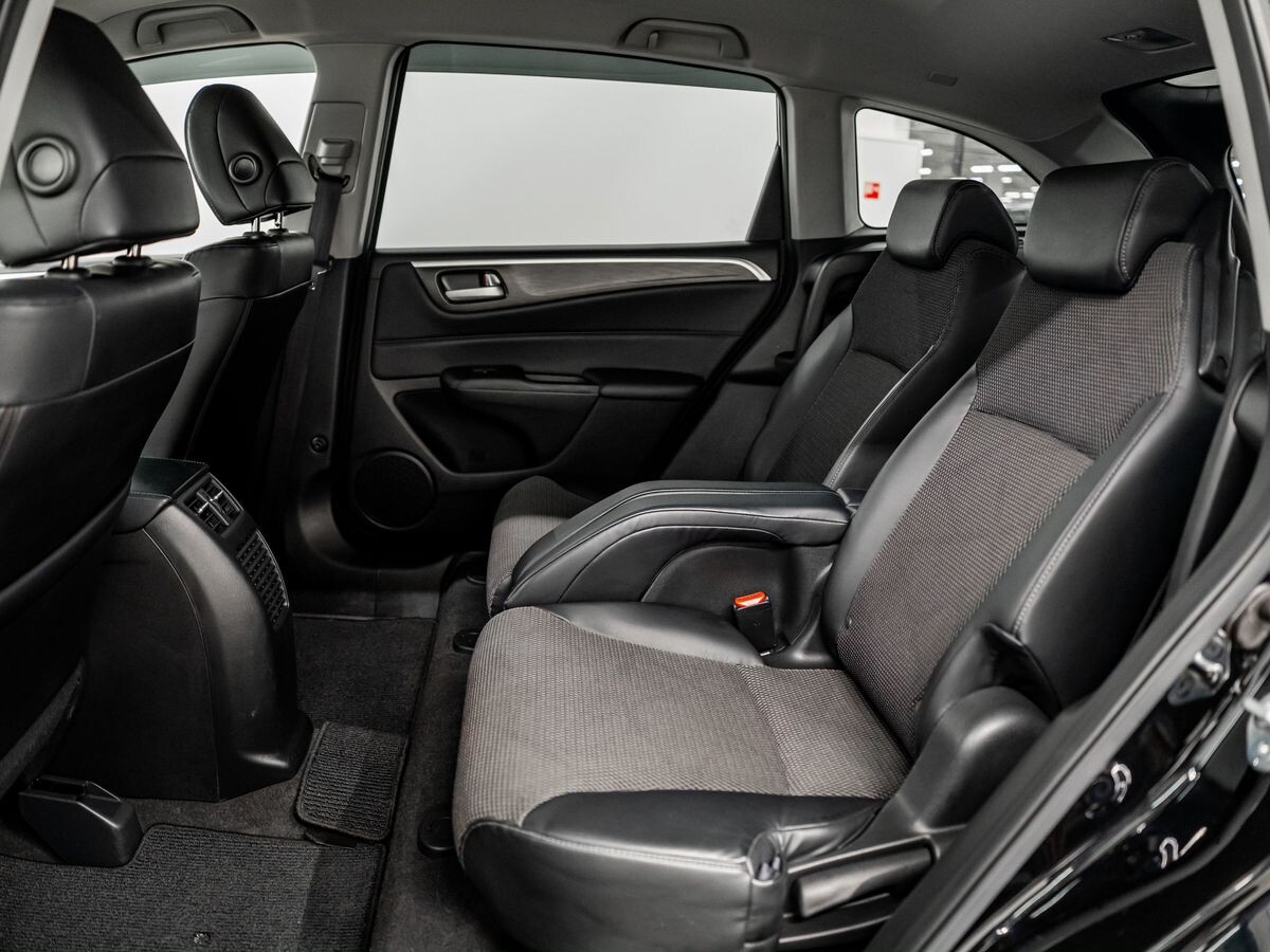 Honda Jade 2017 - фото автомобиля