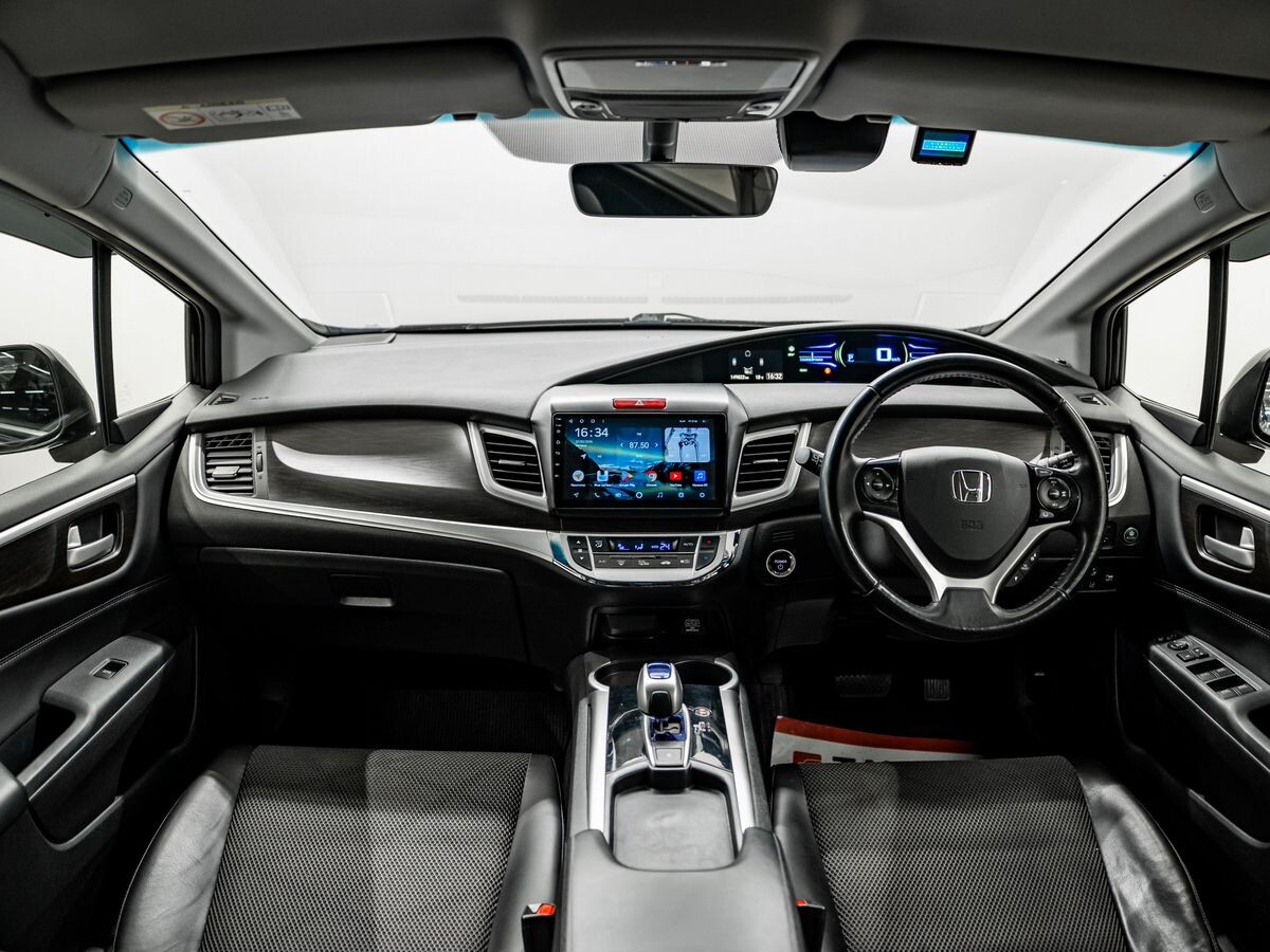 Honda Jade 2017 - фото автомобиля