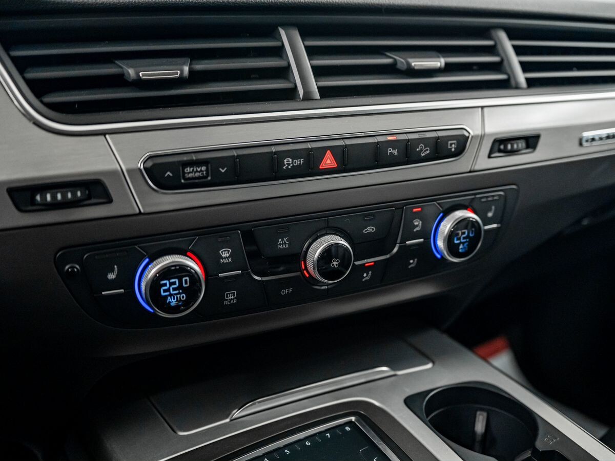 Audi Q7 2015 - фото автомобиля