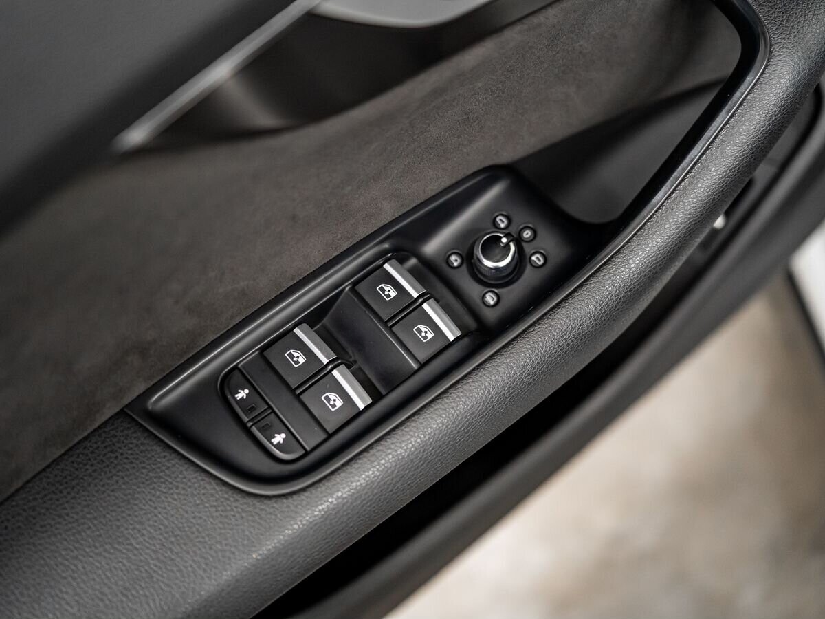 Audi Q7 2015 - фото автомобиля