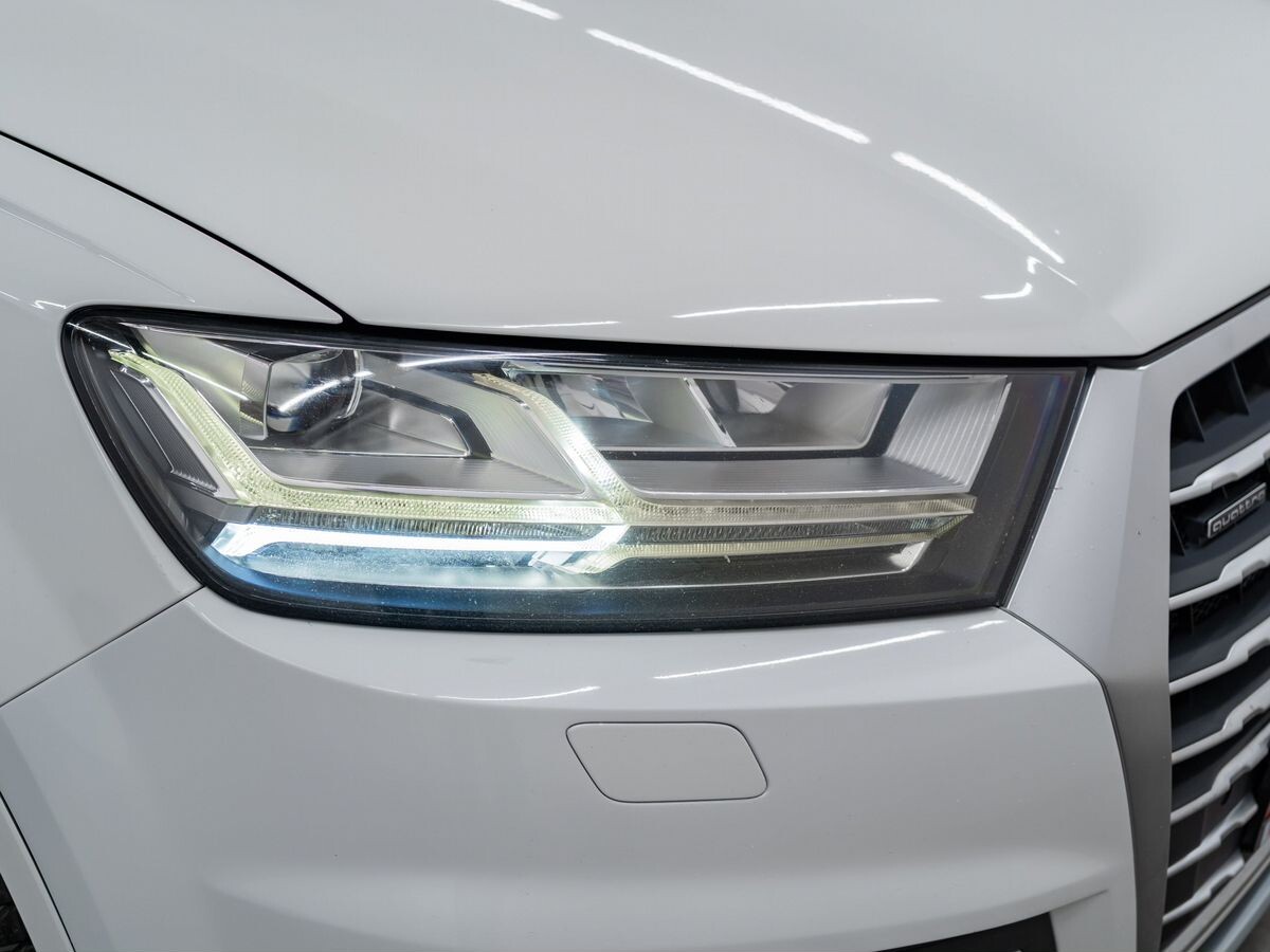 Audi Q7 2015 - фото автомобиля