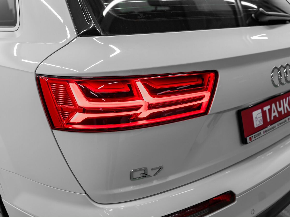 Audi Q7 2015 - фото автомобиля