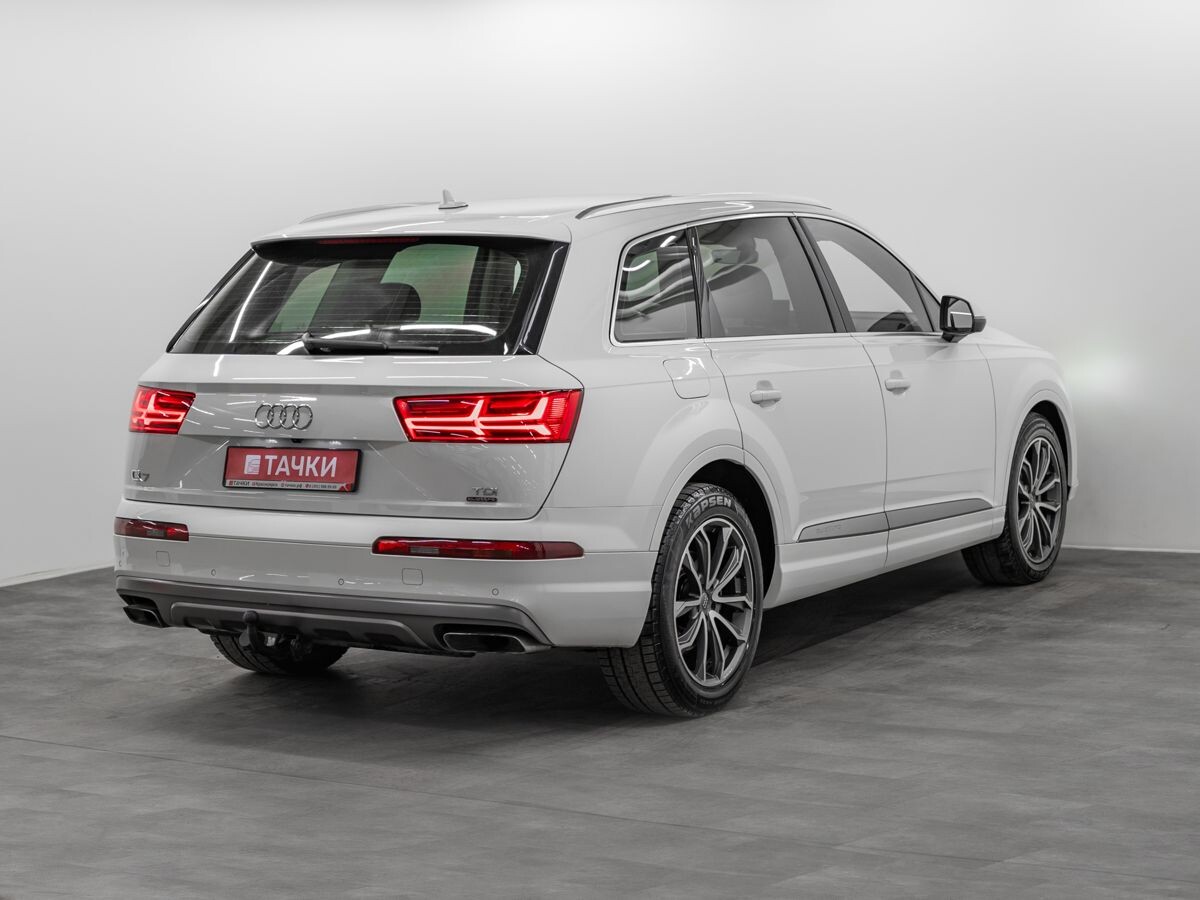 Audi Q7 2015 - фото автомобиля