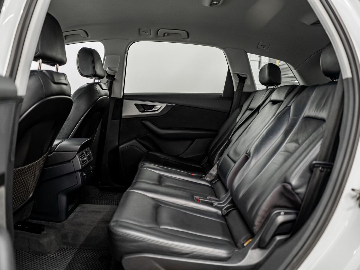 Audi Q7 2015 - фото автомобиля