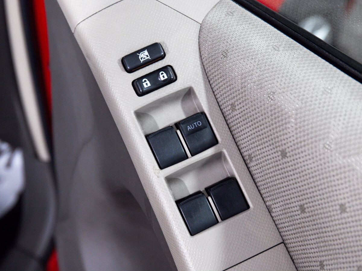 Toyota Vitz 2009 - фото автомобиля