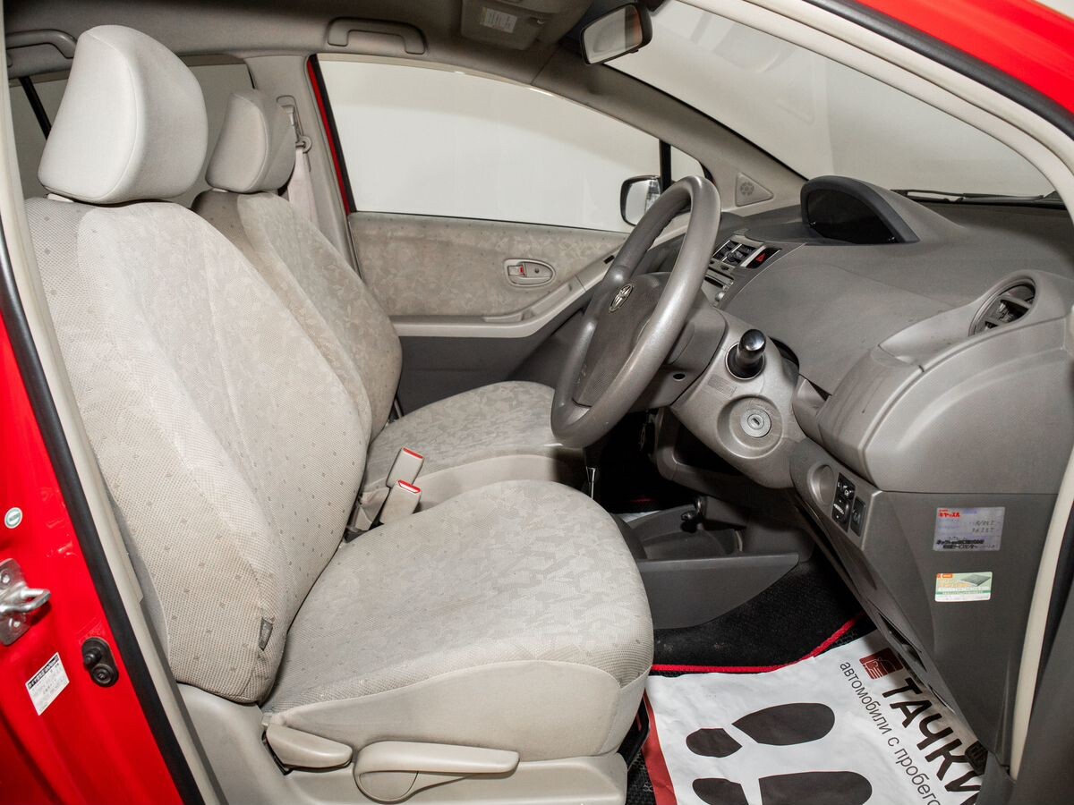 Toyota Vitz 2009 - фото автомобиля