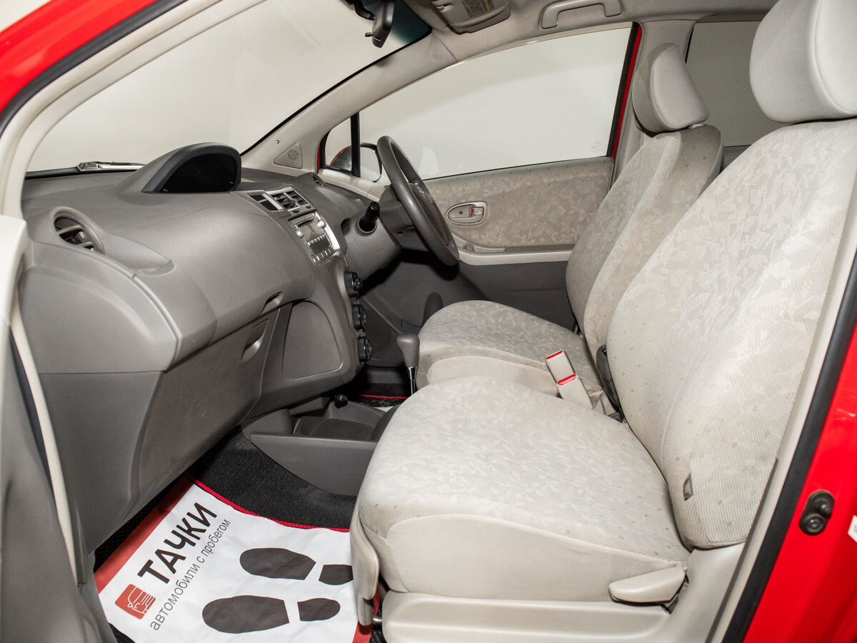 Toyota Vitz 2009 - фото автомобиля