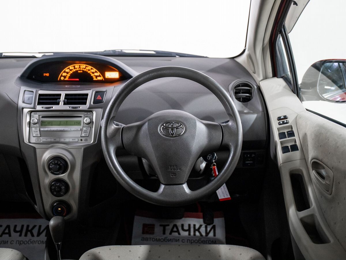 Toyota Vitz 2009 - фото автомобиля