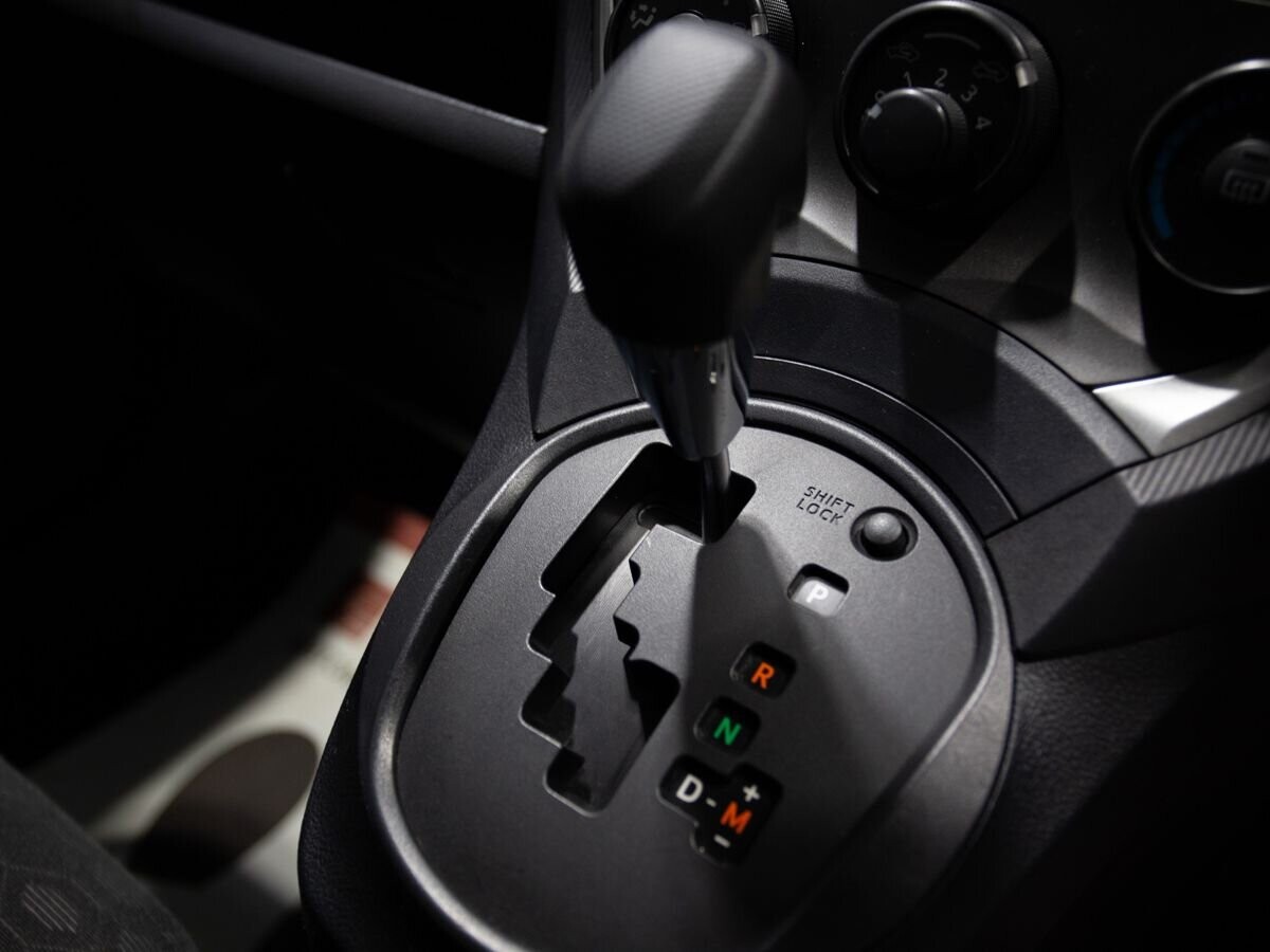 Toyota Ractis 2013 - фото автомобиля