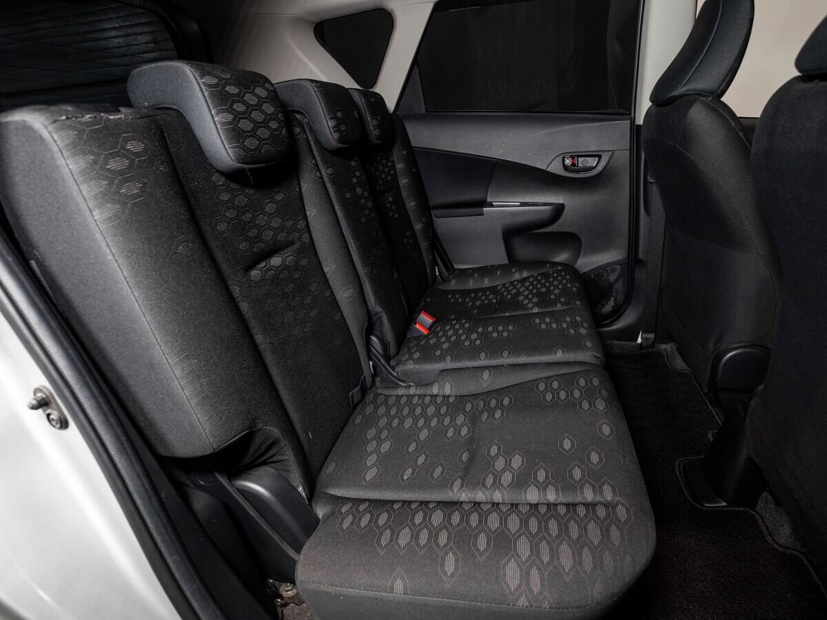 Toyota Ractis 2013 - фото автомобиля