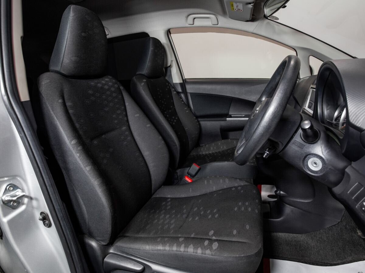 Toyota Ractis 2013 - фото автомобиля