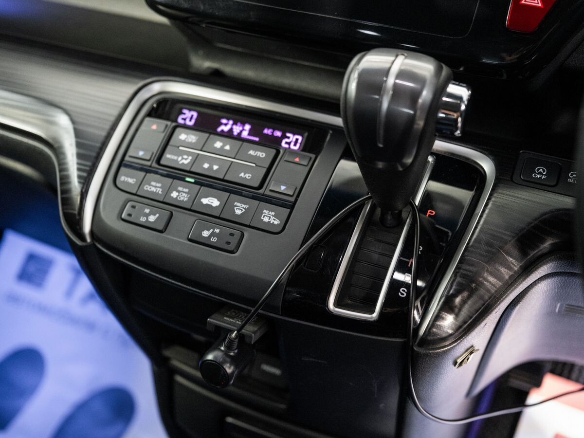 Honda Stepwgn 2015 - фото автомобиля