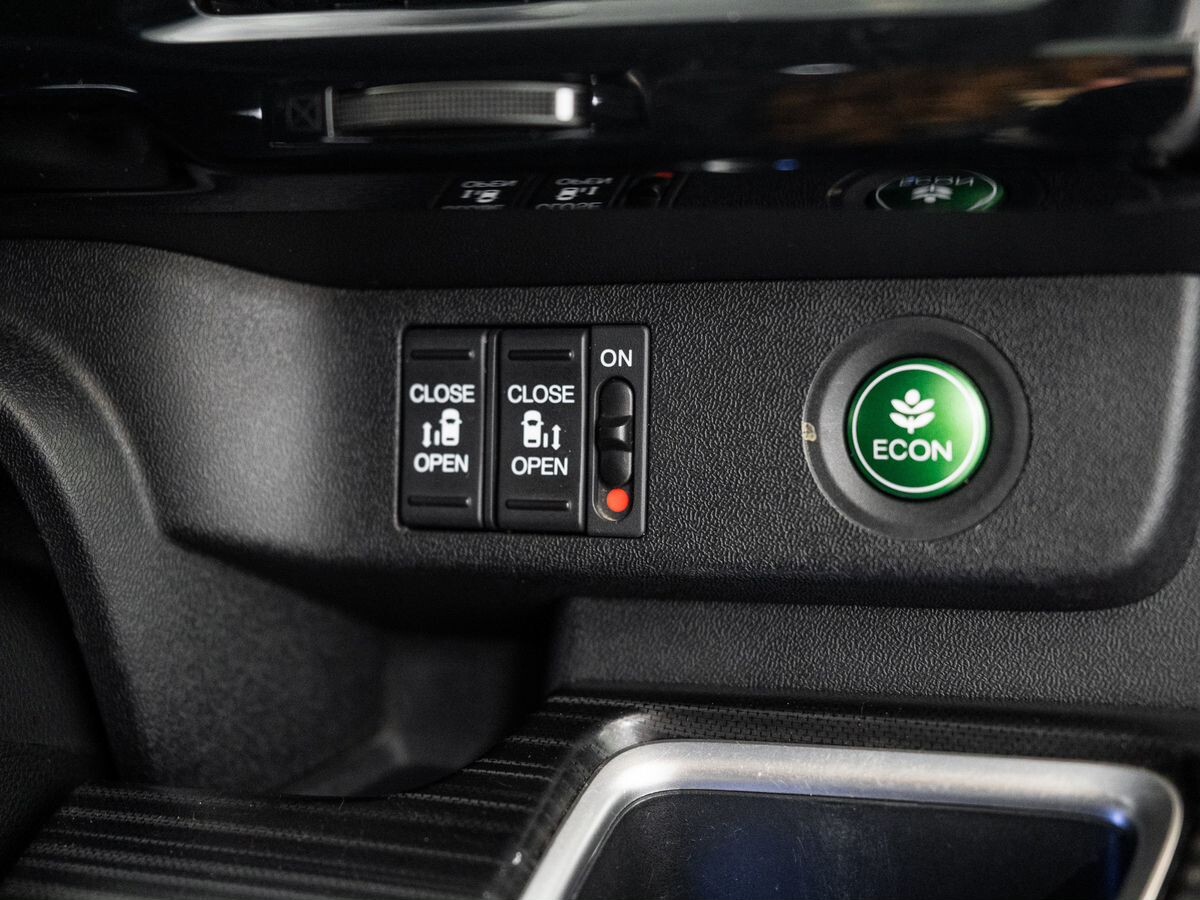 Honda Stepwgn 2015 - фото автомобиля