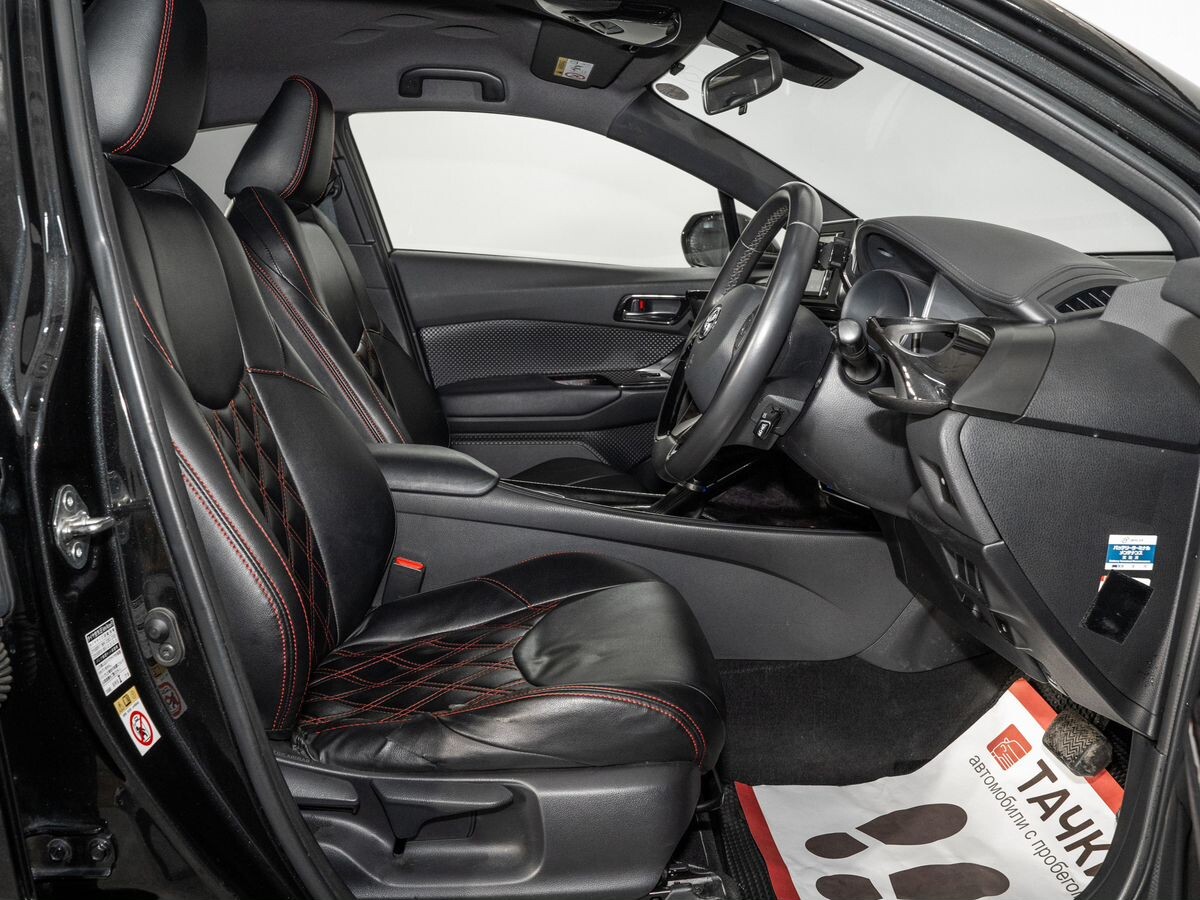 Toyota C-HR 2018 - фото автомобиля