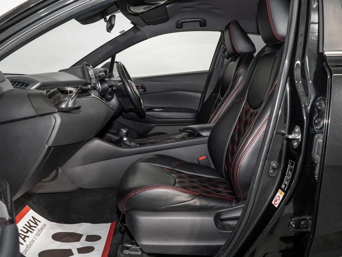 Toyota C-HR 2018 - фото автомобиля