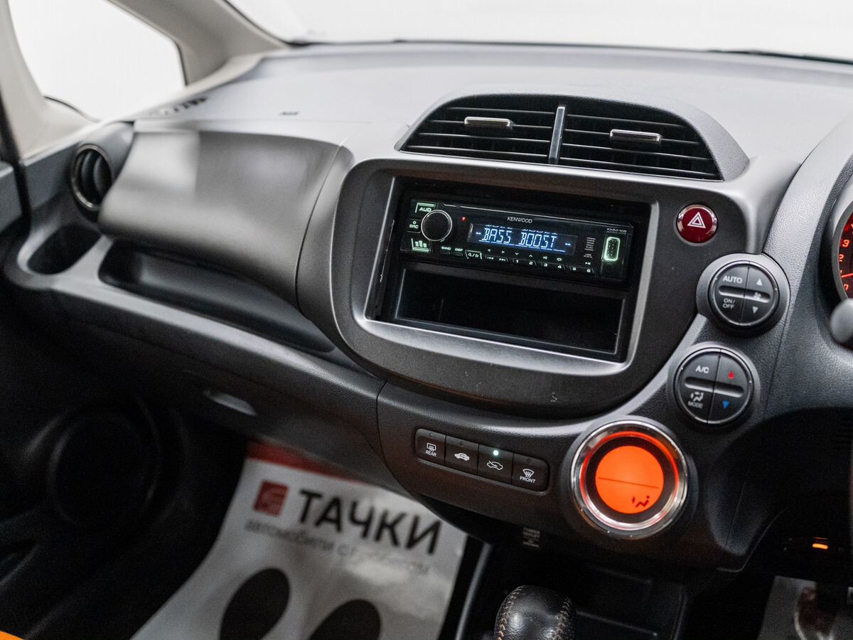 Honda Fit 2011 - фото автомобиля