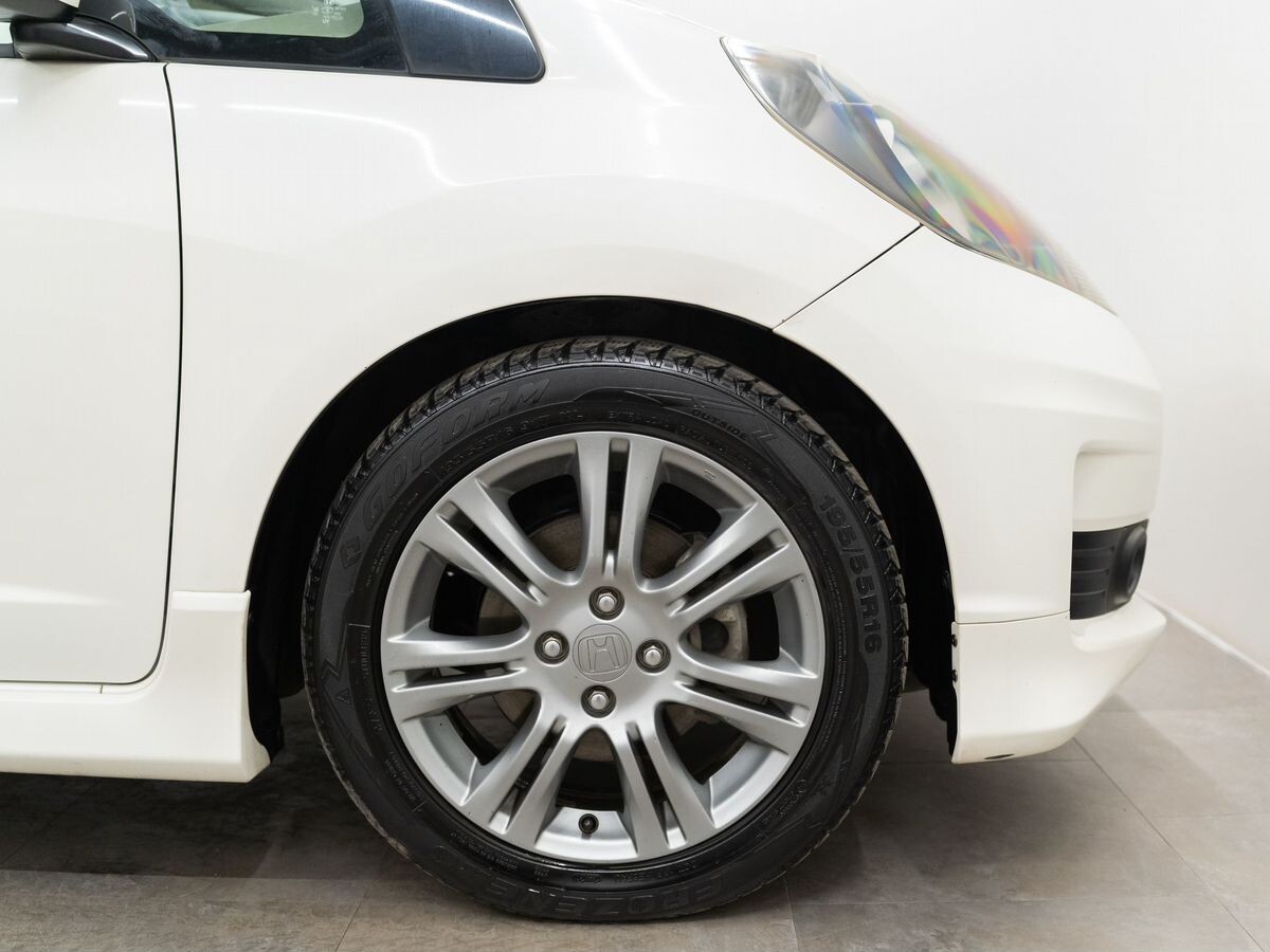 Honda Fit 2011 - фото автомобиля