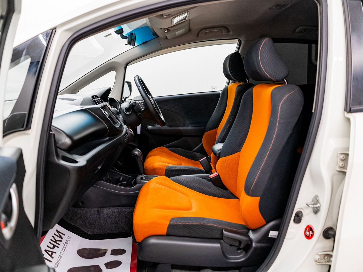 Honda Fit 2011 - фото автомобиля
