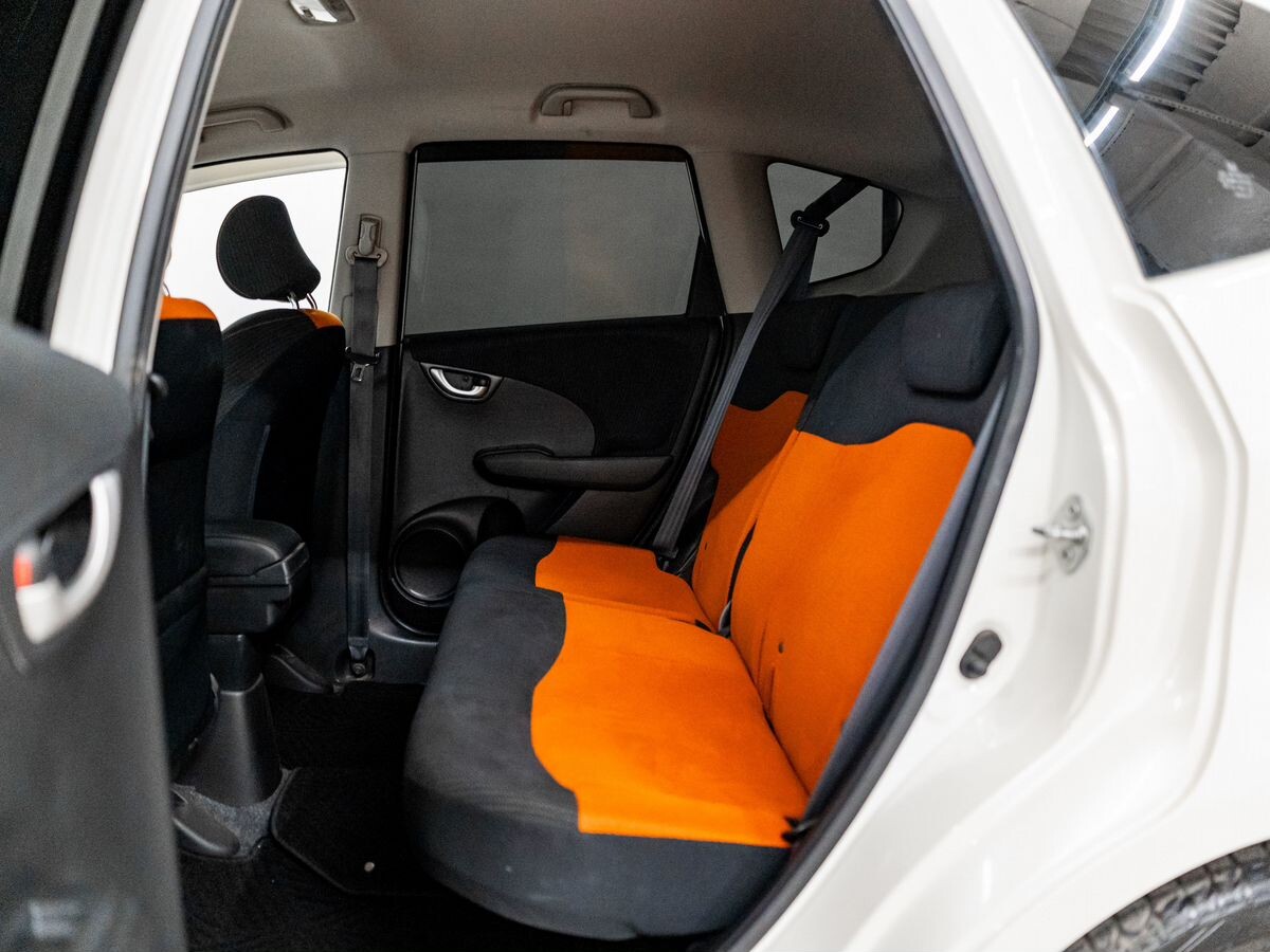 Honda Fit 2011 - фото автомобиля