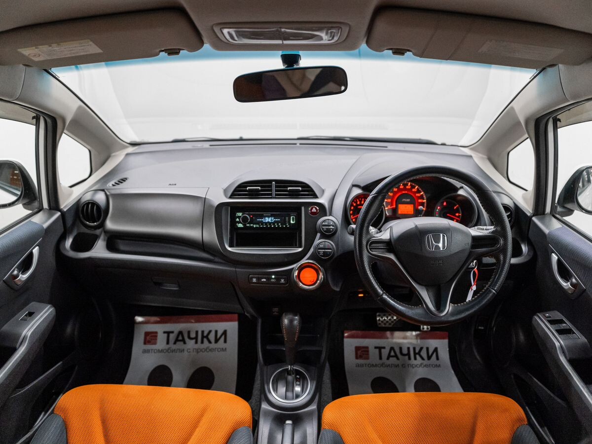 Honda Fit 2011 - фото автомобиля