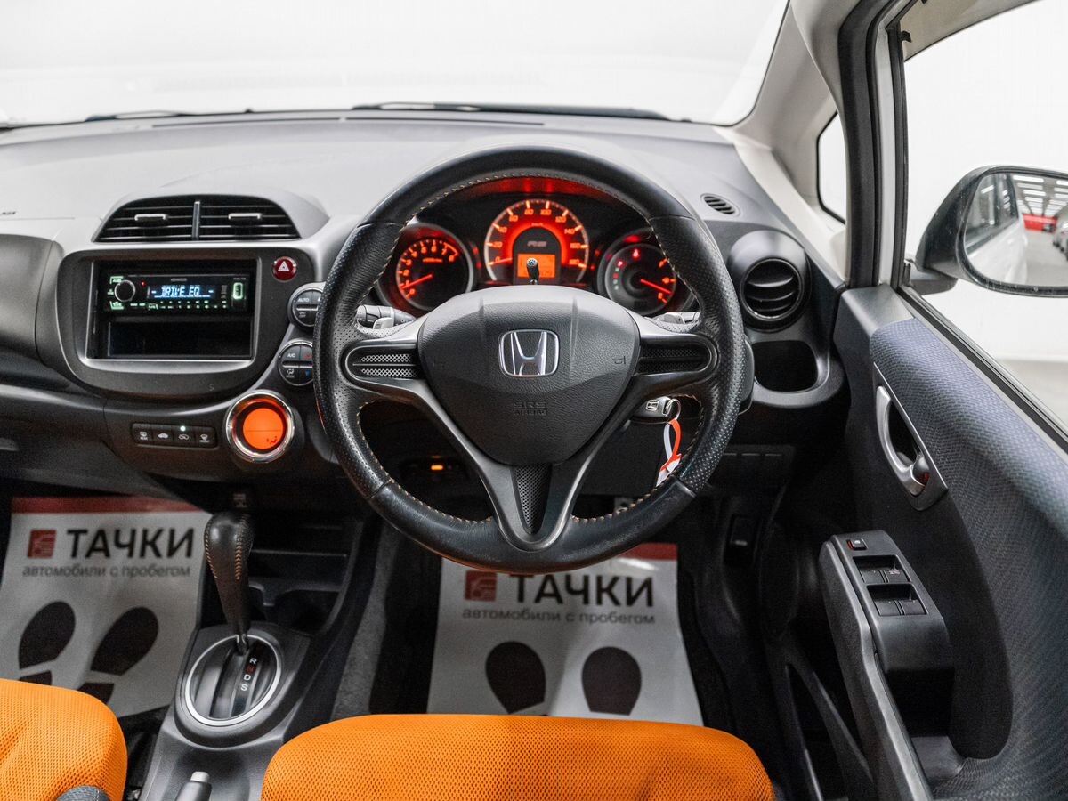 Honda Fit 2011 - фото автомобиля