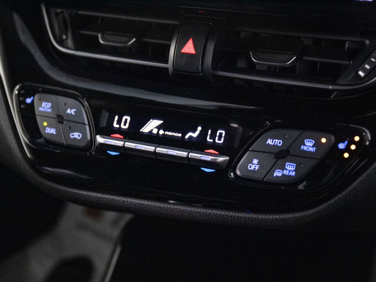 Toyota C-HR 2018 - фото автомобиля