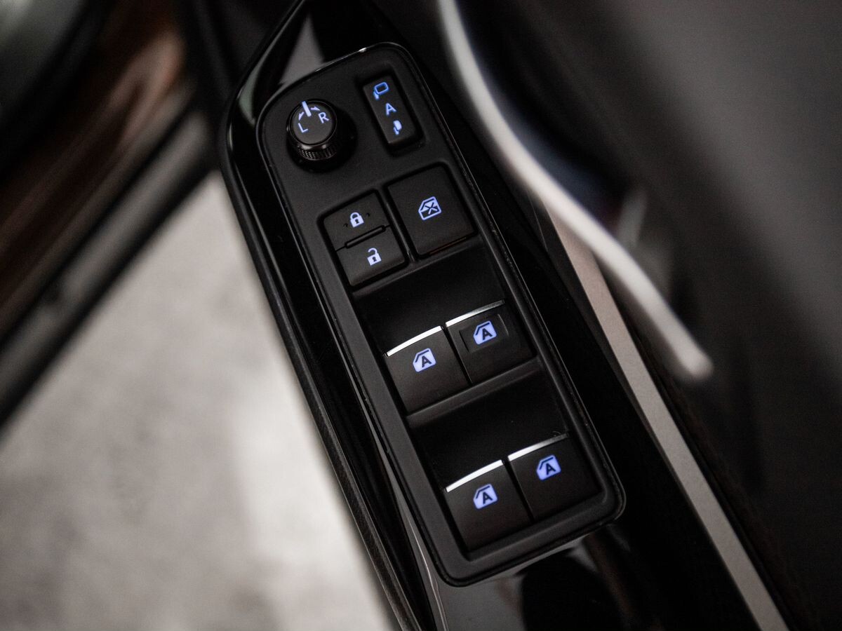 Toyota C-HR 2018 - фото автомобиля