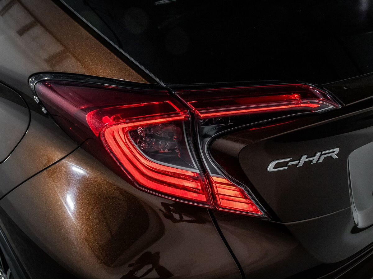 Toyota C-HR 2018 - фото автомобиля