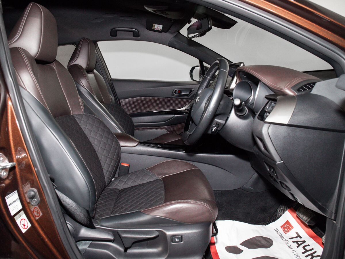 Toyota C-HR 2018 - фото автомобиля