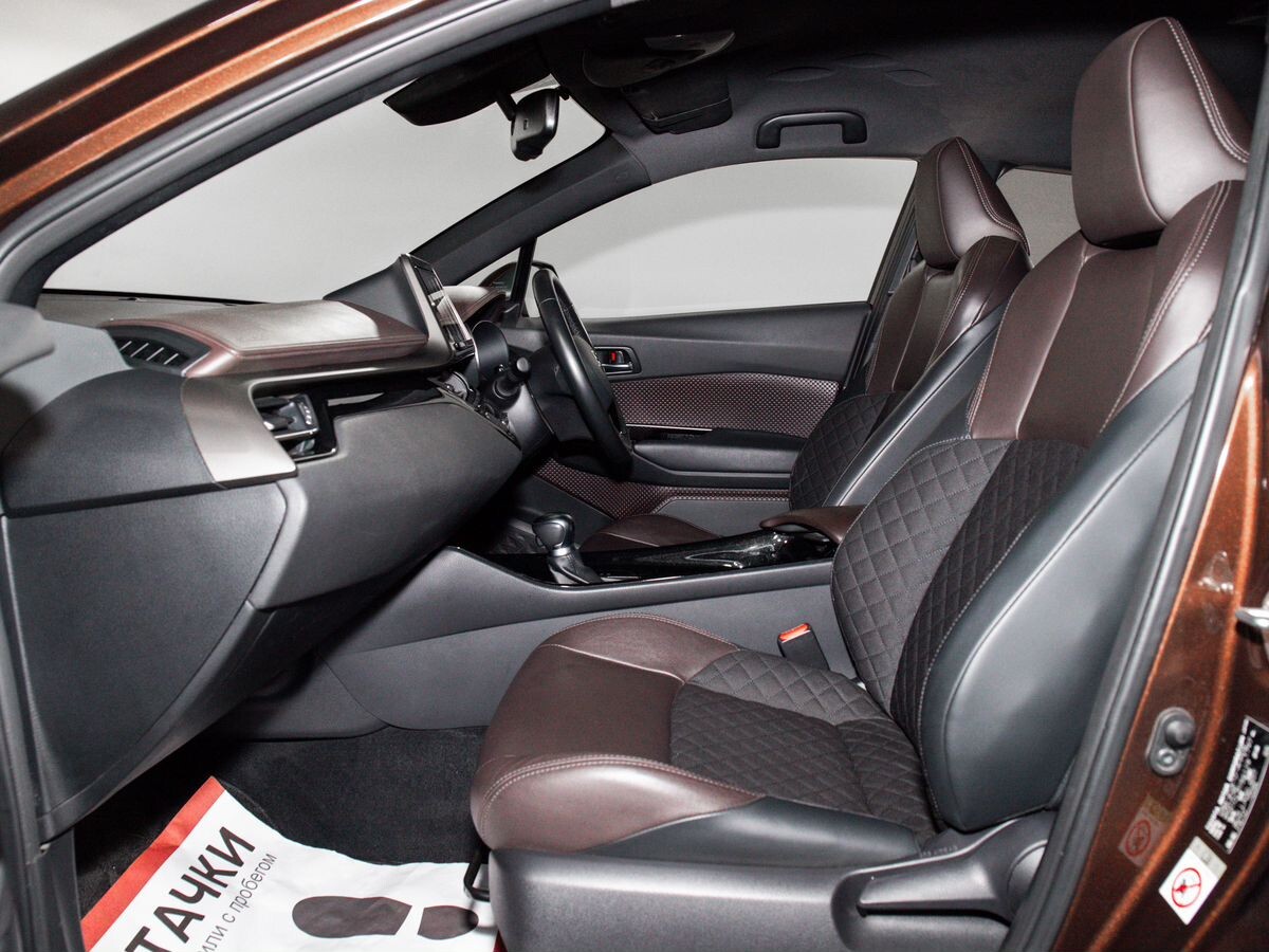 Toyota C-HR 2018 - фото автомобиля