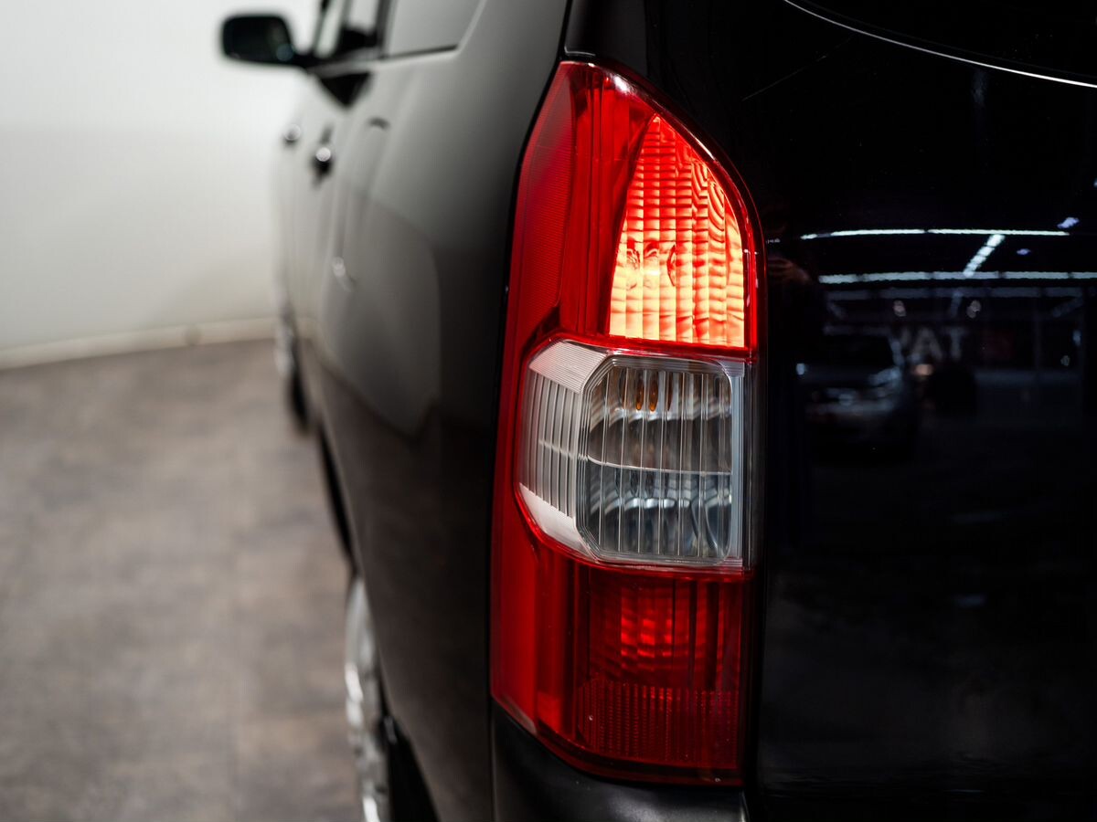 Toyota Succeed 2016 - фото автомобиля