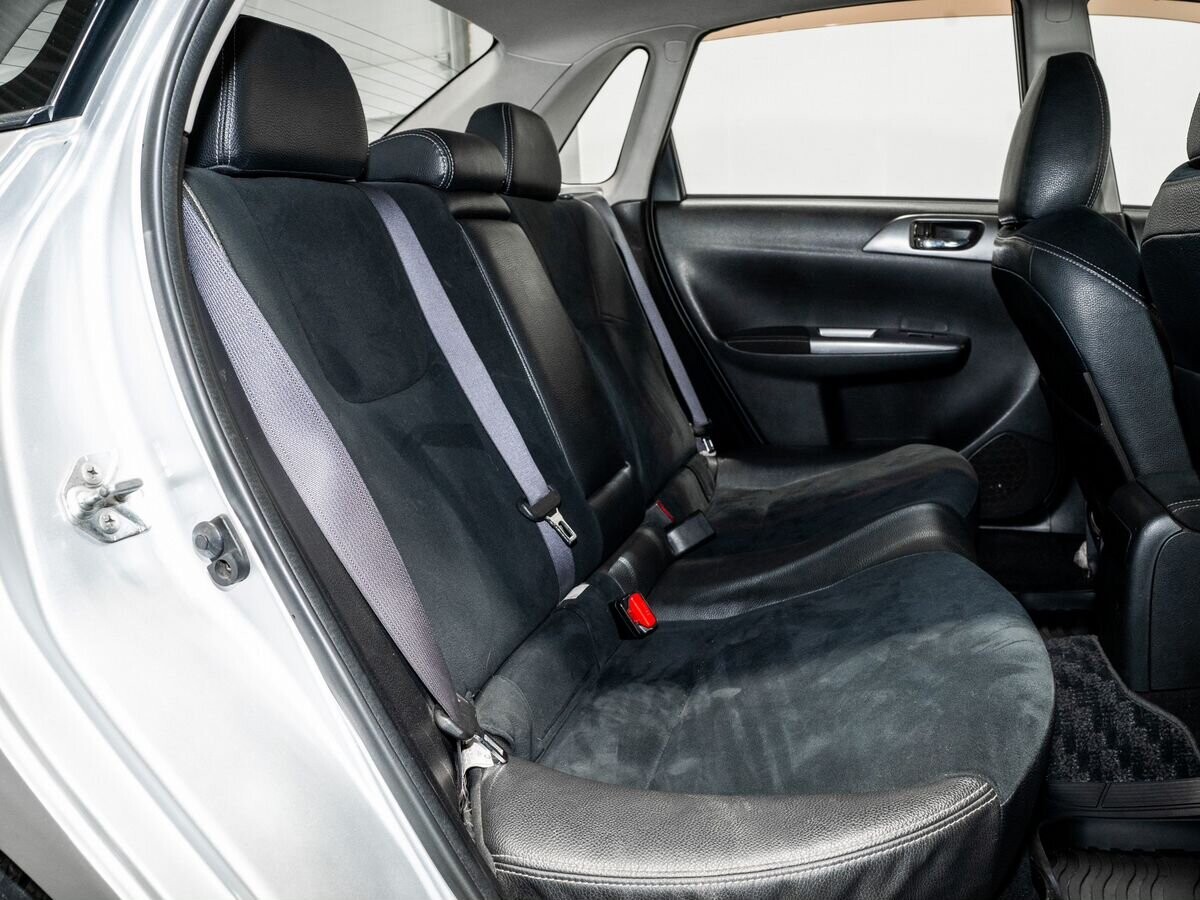 Subaru Impreza 2010 - фото автомобиля