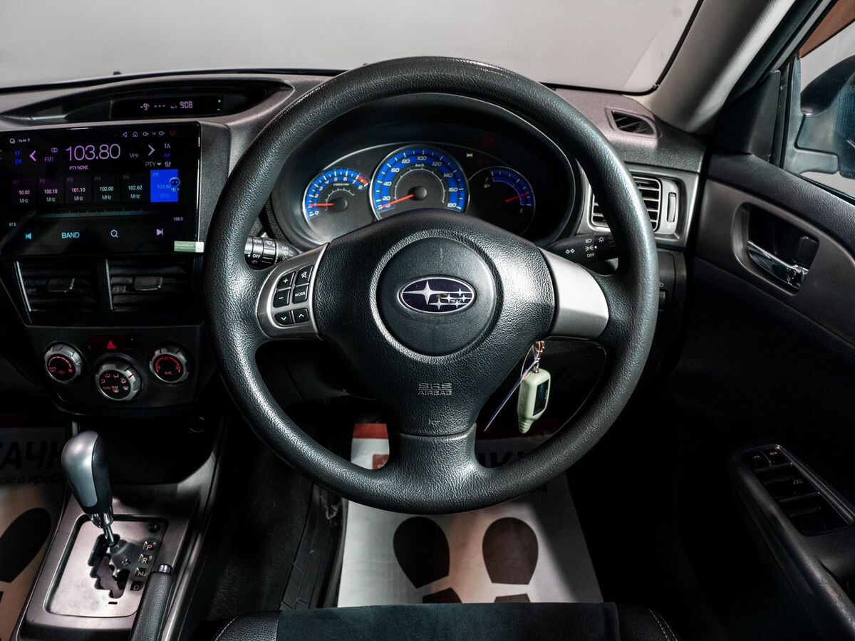 Subaru Impreza 2010 - фото автомобиля