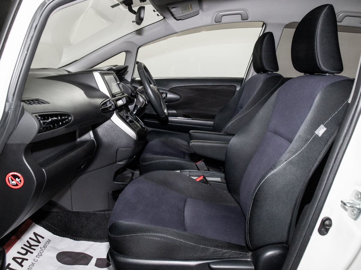 Toyota Wish 2012 - фото автомобиля