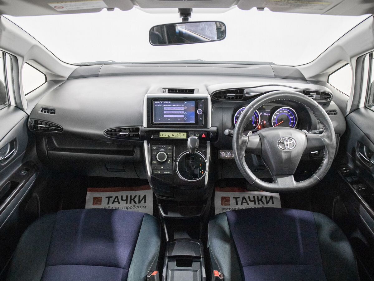 Toyota Wish 2012 - фото автомобиля