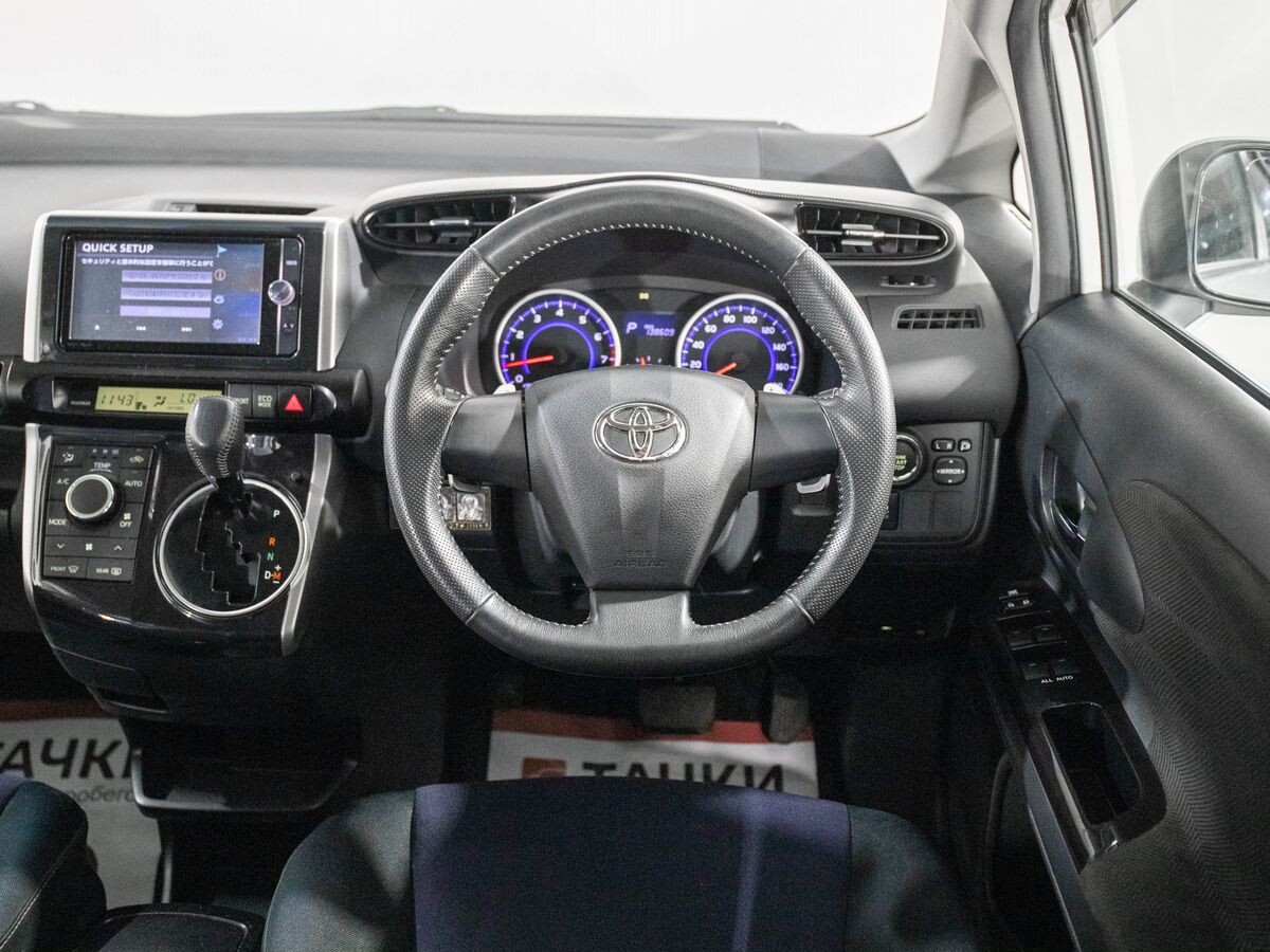 Toyota Wish 2012 - фото автомобиля