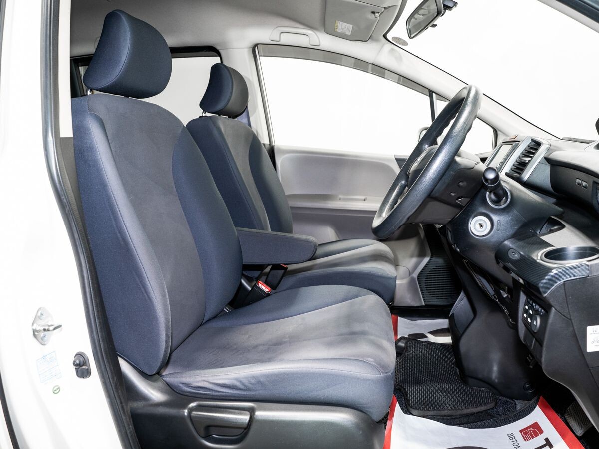 Honda Freed 2009 - фото автомобиля