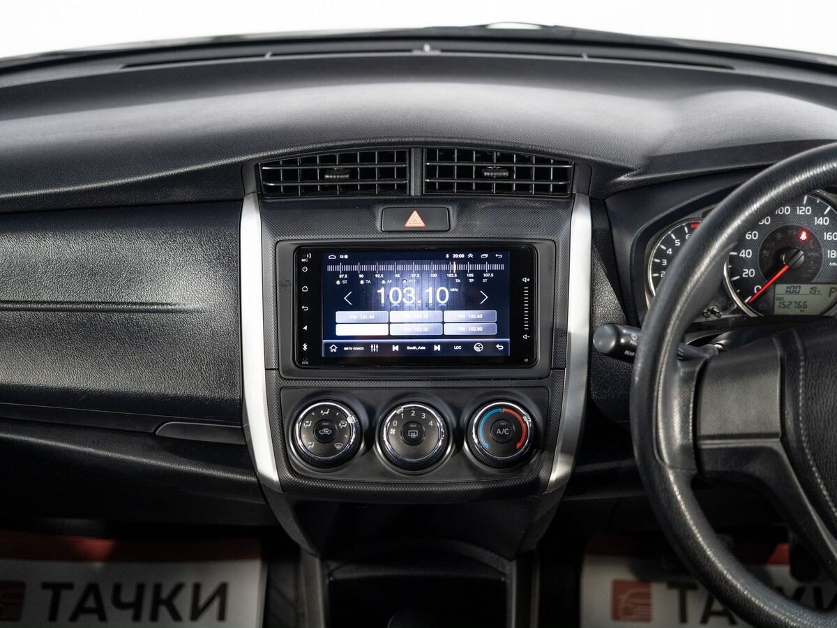 Toyota Corolla 2017 - фото автомобиля