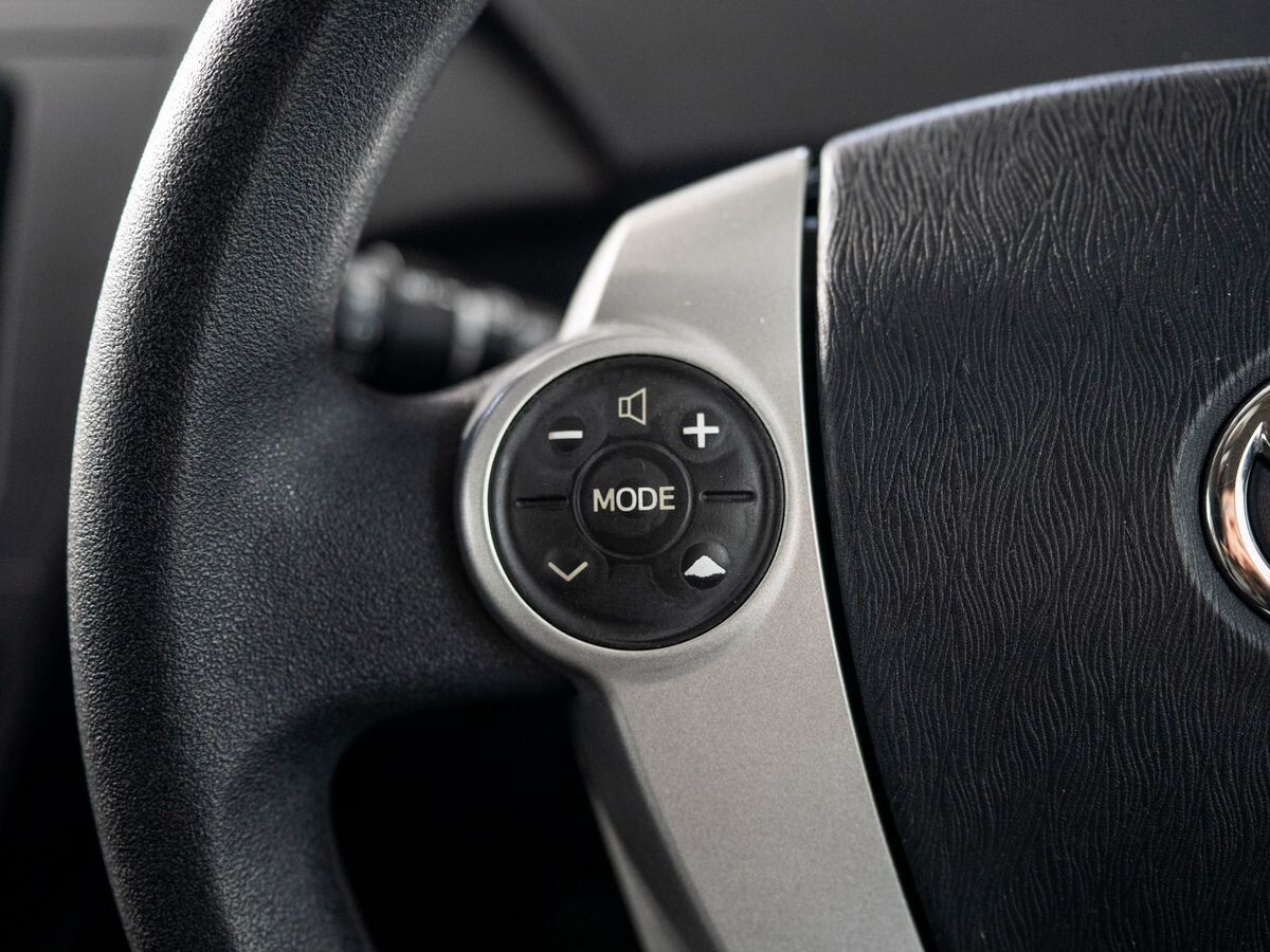 Toyota Prius 2011 - фото автомобиля