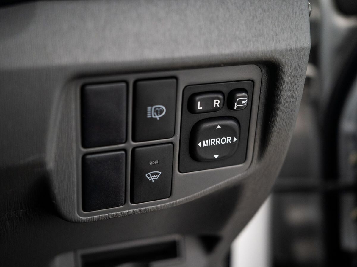 Toyota Prius 2011 - фото автомобиля