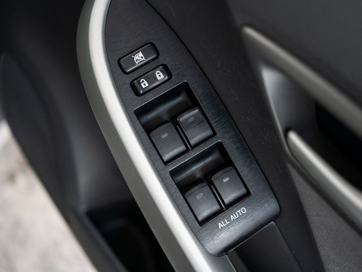 Toyota Prius 2011 - фото автомобиля