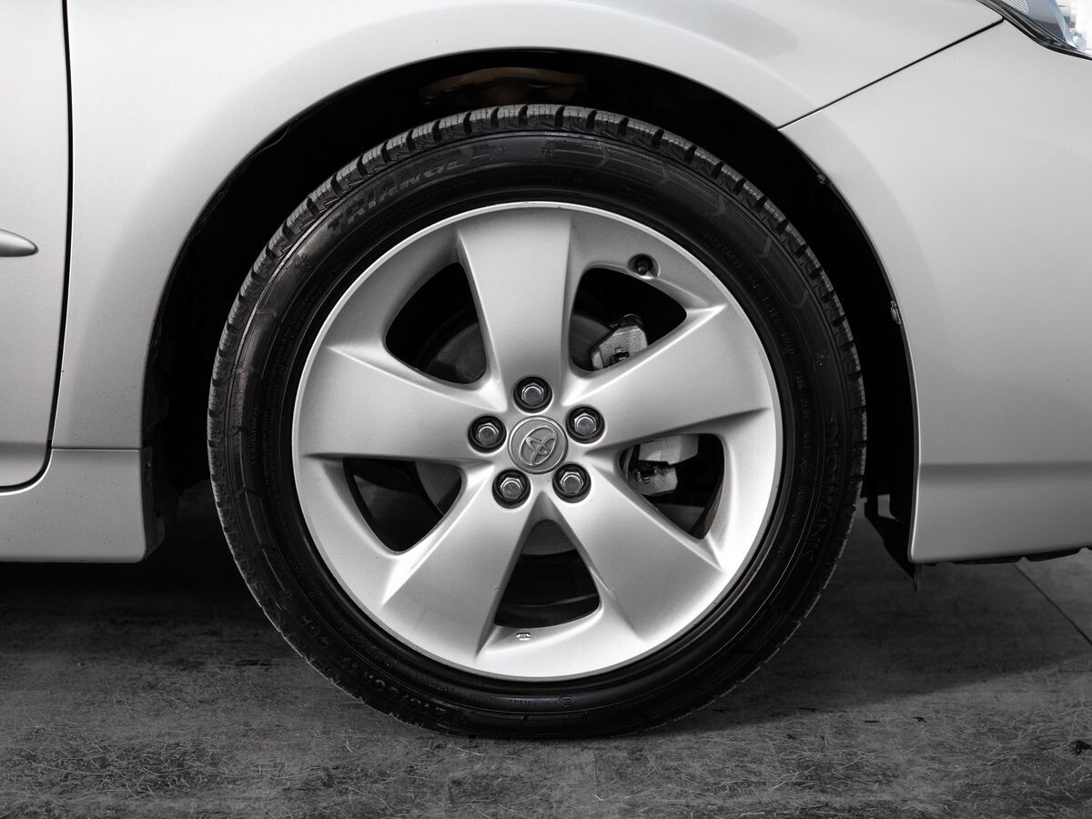 Toyota Prius 2011 - фото автомобиля