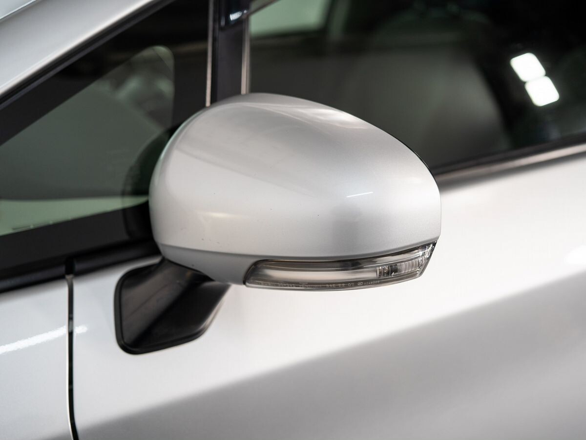 Toyota Prius 2011 - фото автомобиля