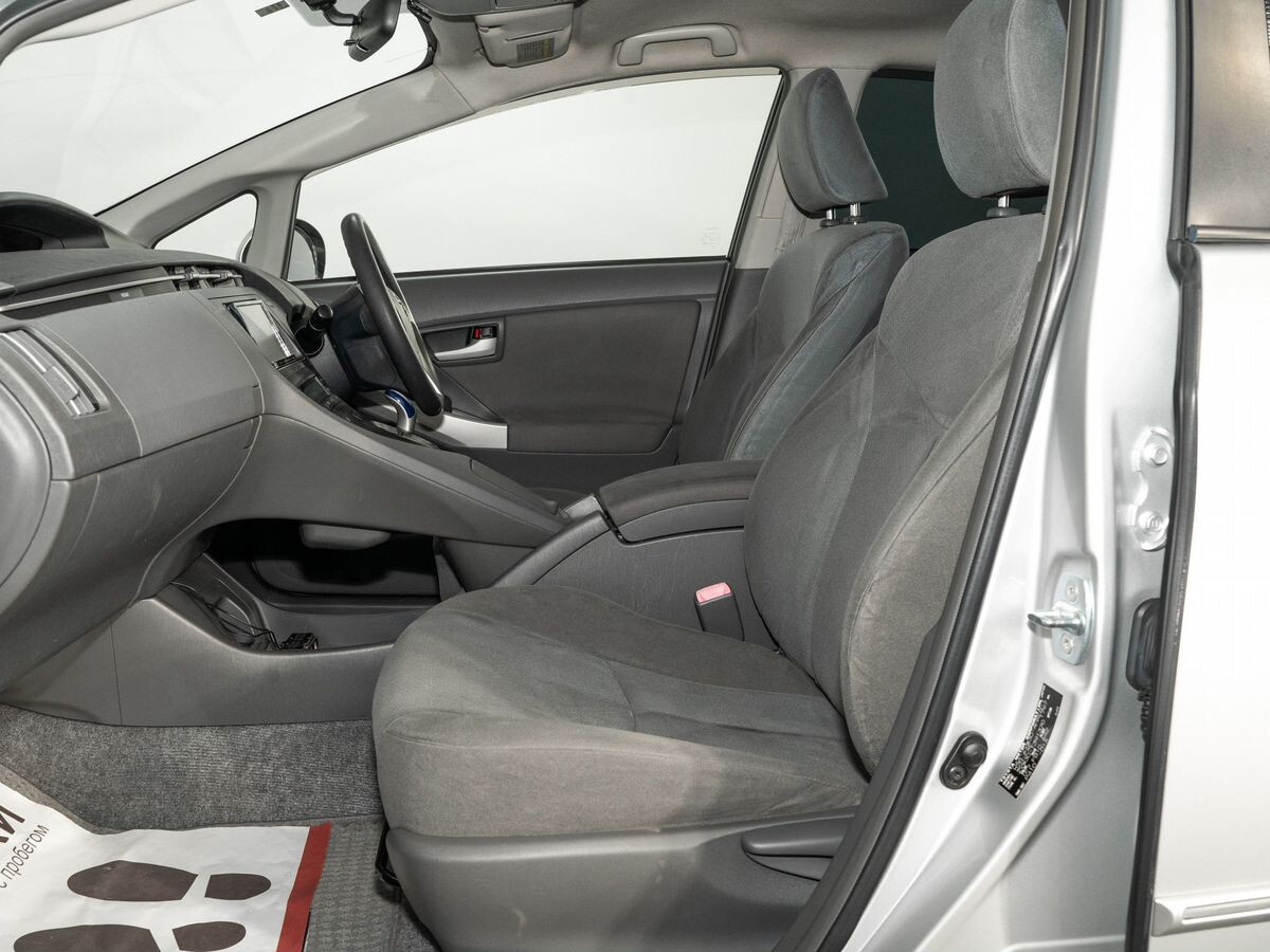 Toyota Prius 2011 - фото автомобиля