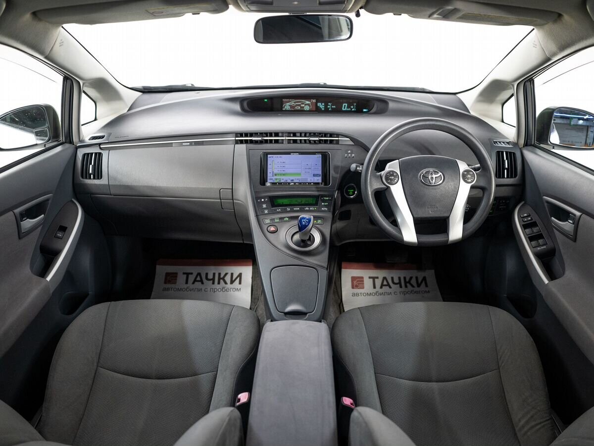 Toyota Prius 2011 - фото автомобиля