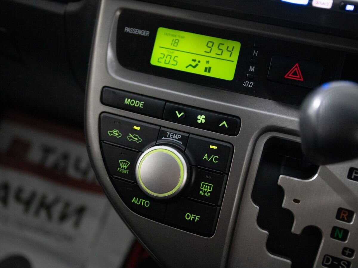 Toyota Wish 2007 - фото автомобиля