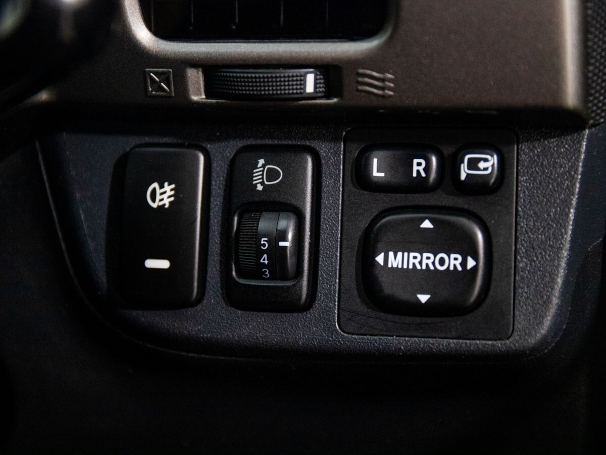 Toyota Wish 2007 - фото автомобиля