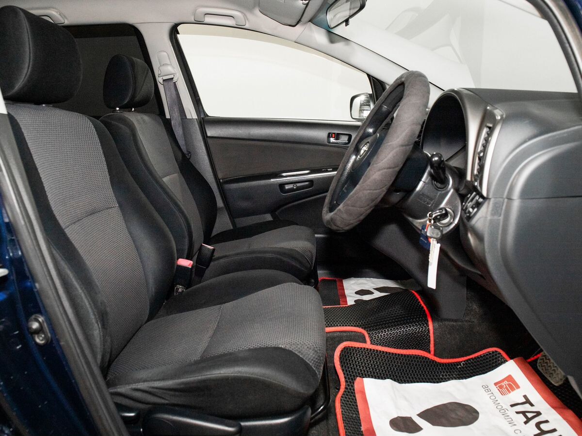 Toyota Wish 2007 - фото автомобиля