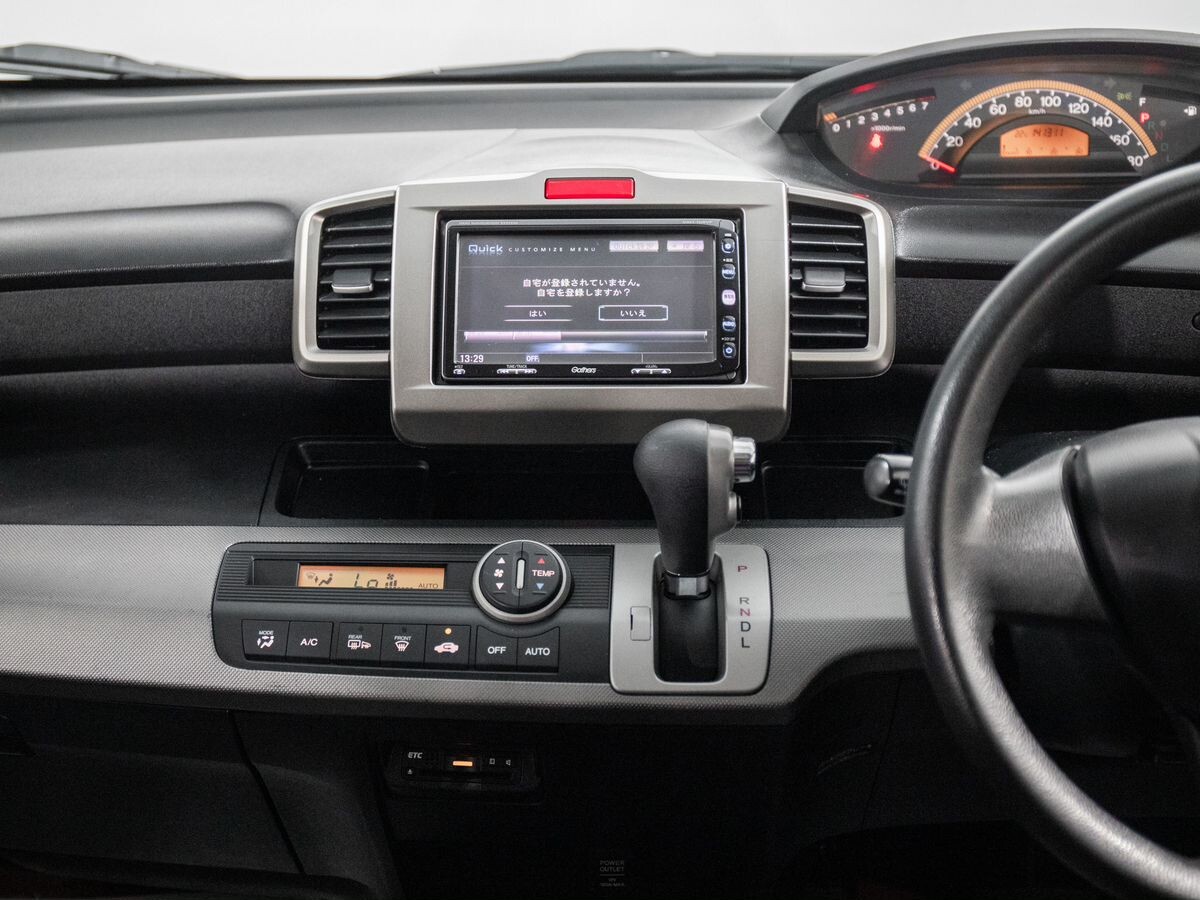 Honda Freed Spike 2010 - фото автомобиля